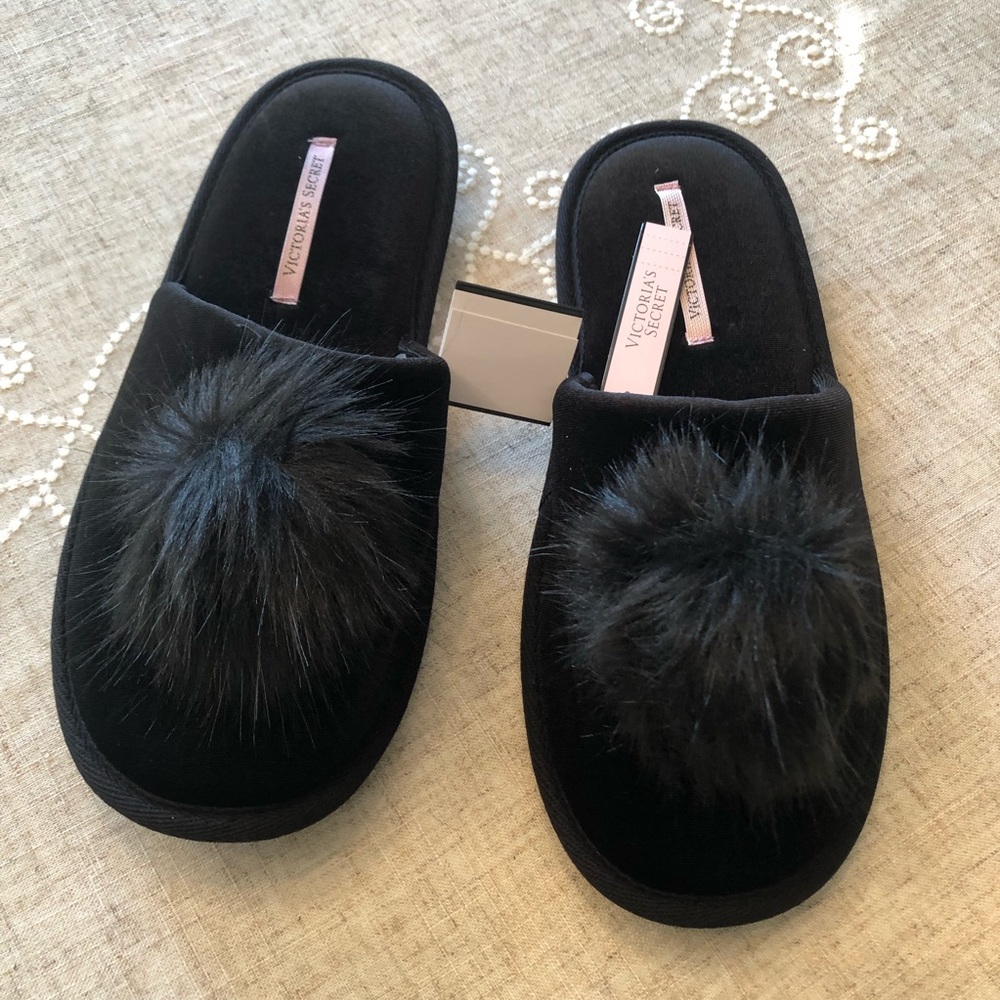 Victoria Secret Black Pom Pom Slippers New - Picture 6 of 6